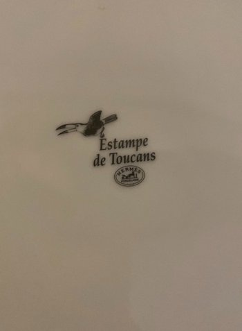 HERMES Paris. "Estampe de Toucans", 6 assiettes en porcelaine en grisaille.