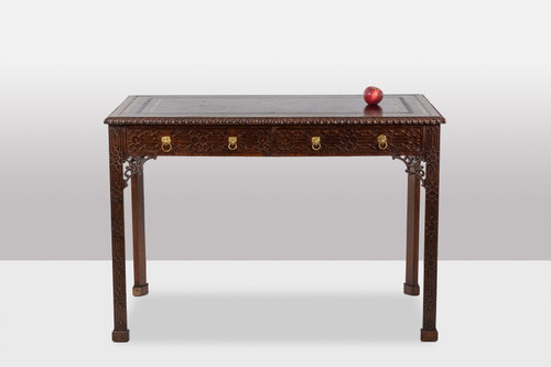 Table, ou bureau, de style Chippendale en acajou. Circa 1950. LS5932456G