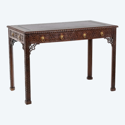 Table, ou bureau, de style Chippendale en acajou. Circa 1950. LS5932456G