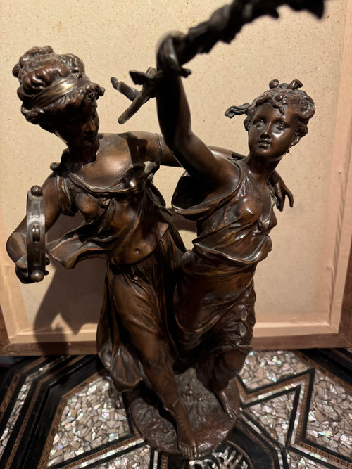 "Zwei Musikerinnen", Bronze mit Medaillenpatina, signiert DUMAIGE, um 1880