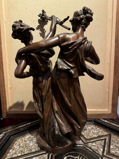 "Zwei Musikerinnen", Bronze mit Medaillenpatina, signiert DUMAIGE, um 1880