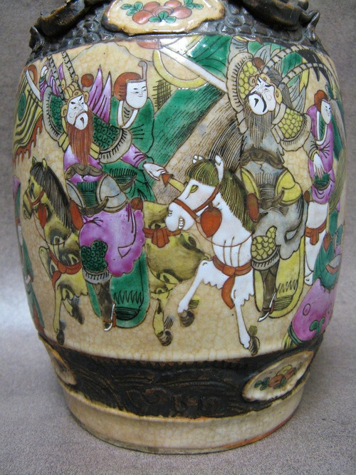 Vase Chinois En Céramique Craquelée De Nankin 19e. Famille Rose. 