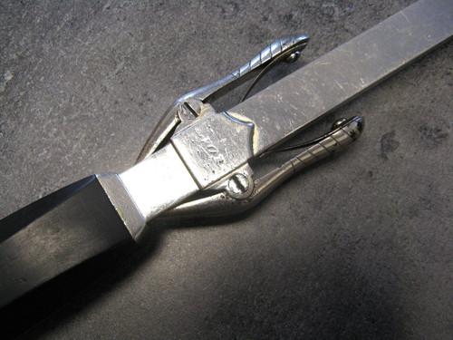 Surgical instrument: De Chassaignac linear crusher.