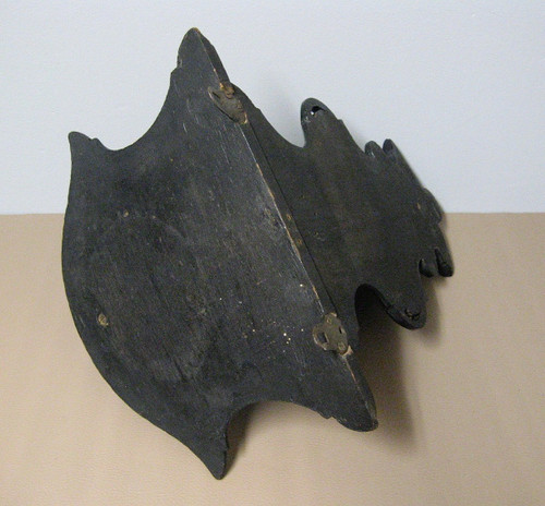 Console D’applique En Bois Sculpté à Tête De Diable. 