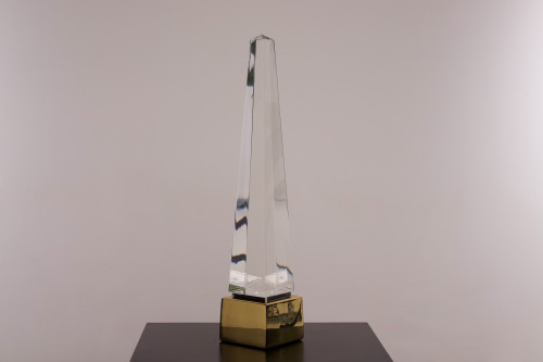 Lampada "Obelisco" in lucite.