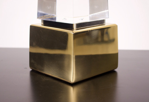 Lampada "Obelisco" in lucite.