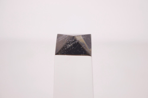 Lampada "Obelisco" in lucite.