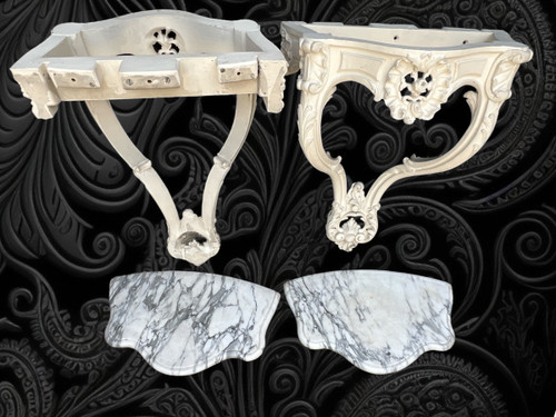 PAIRE DE CONSOLES XIXe EN BOIS SCULPTÉ RECHAMPIES BLANC DE STYLE LOUIS XV