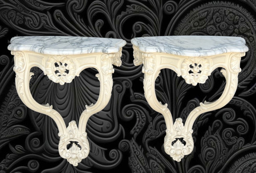 PAIRE DE CONSOLES XIXe EN BOIS SCULPTÉ RECHAMPIES BLANC DE STYLE LOUIS XV