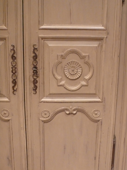 Piccola credenza dipinta in stile Luigi XIV.