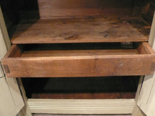 Piccola credenza dipinta in stile Luigi XIV.