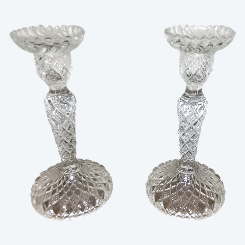 Ein Paar Kerzenhalter aus Glas, signiert von vallerysthal