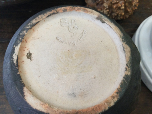 Kleine Vase aus Sandstein aus Montigny sur Loing