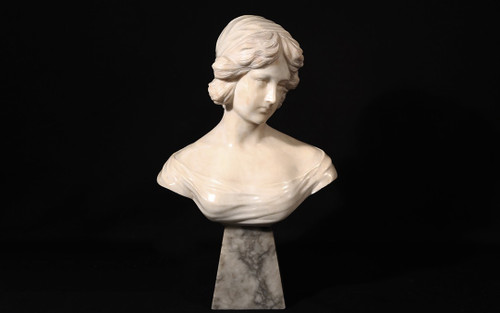 Busto di donna Scultura su marmo