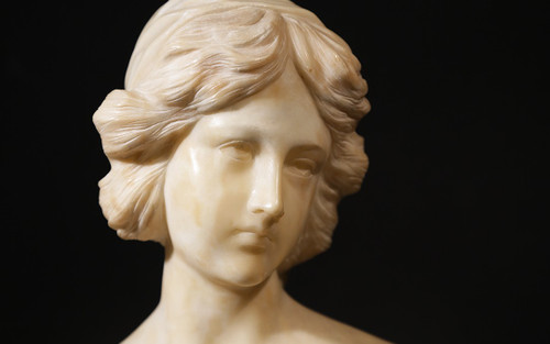 Busto di donna Scultura su marmo