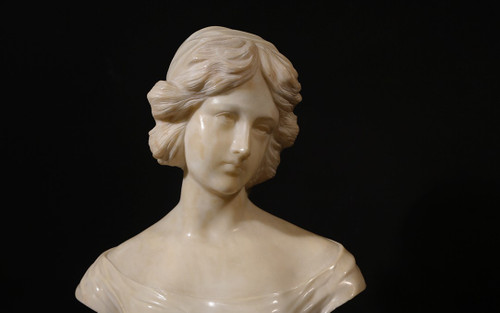 Busto di donna Scultura su marmo