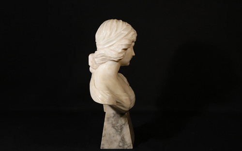 Busto di donna Scultura su marmo