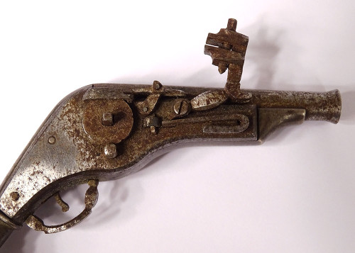 Petit Pistolet à Rouet Miniature Fer Forgé Ateliers Nuremberg Allemagne 16è