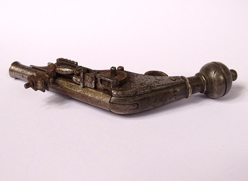 Petit Pistolet à Rouet Miniature Fer Forgé Ateliers Nuremberg Allemagne 16è