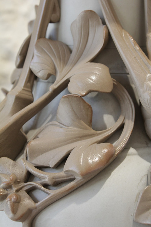Vaso in gres con rondini e maschere, ceramica di Sarreguemines, fine XIX secolo