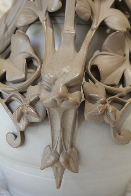 Vaso in gres con rondini e maschere, ceramica di Sarreguemines, fine XIX secolo