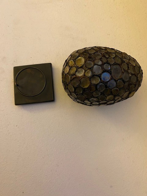 Egg sculpture by Line VAUTRIN