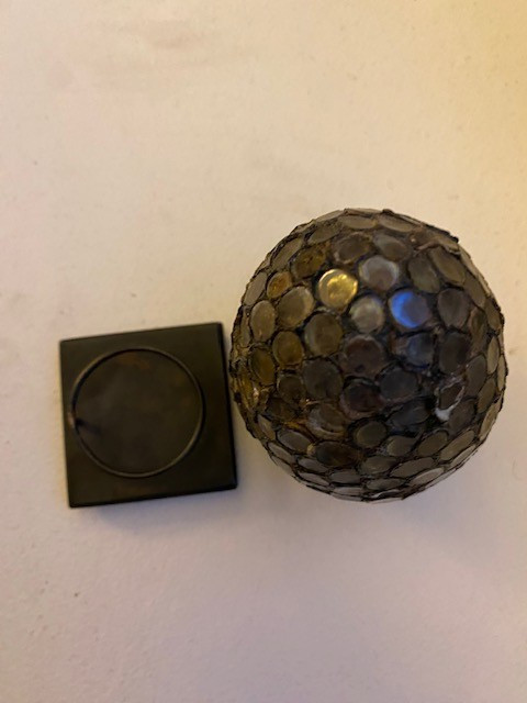 Egg sculpture by Line VAUTRIN