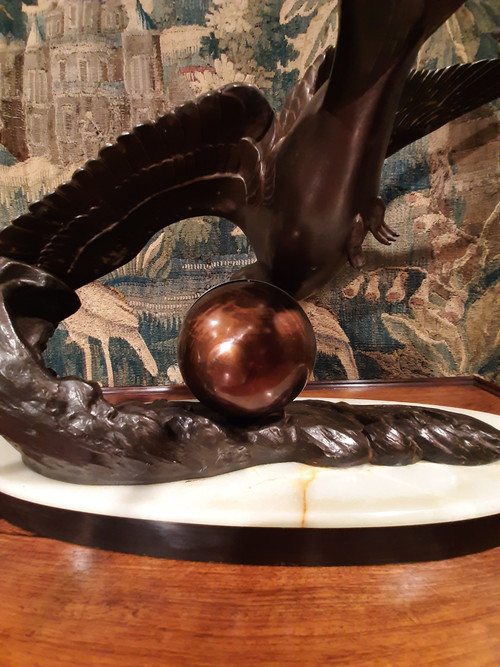 Sculpture en régule patiné représentant une mouette, signée Irénée Rochard.