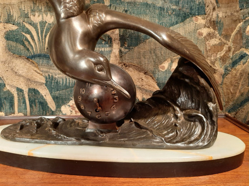 Sculpture en régule patiné représentant une mouette, signée Irénée Rochard.