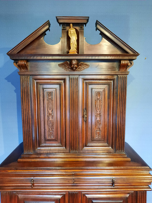 Deux-corps en noyer de style Renaissance, d’époque XIXème siècle.