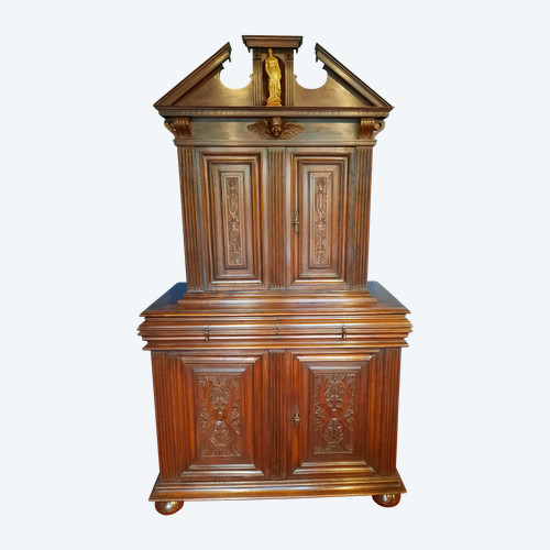 Deux-corps en noyer de style Renaissance, d’époque XIXème siècle.