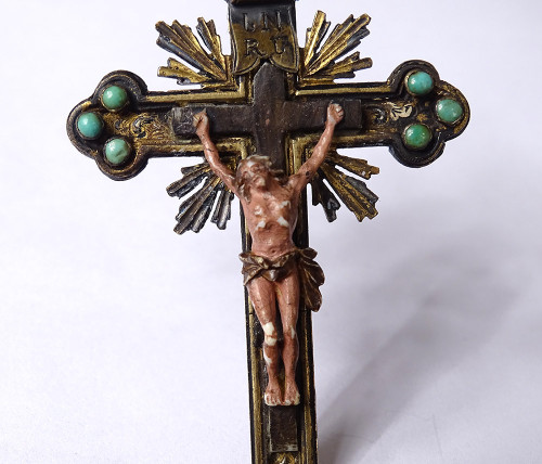 Piccolo Crocifisso Austria Vienna Argento smaltato Cristo turchese XIX secolo