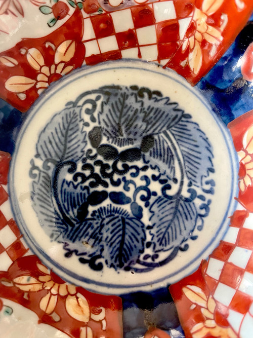 JAPON, PORCELAINE IMARI MONTÉE SUR BRONZE, ÈRE MEIJI, XIXème.