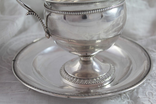 Tazza e piattino in argento massiccio, marchio 'Vieillard', grande garanzia Parigi (1819-1838)