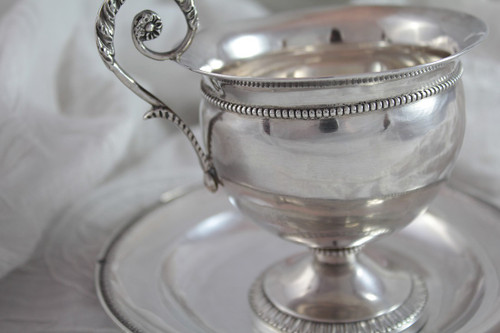 Tazza e piattino in argento massiccio, marchio 'Vieillard', grande garanzia Parigi (1819-1838)