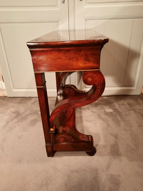 Console d’époque Charles X en acajou et sycomore.