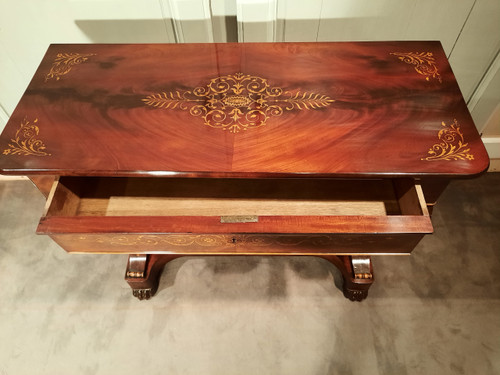Console d’époque Charles X en acajou et sycomore.