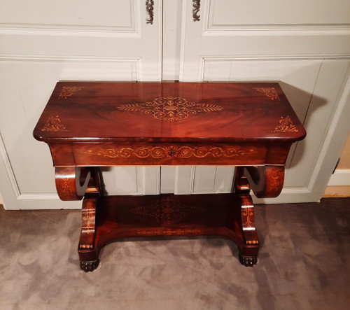 Console d’époque Charles X en acajou et sycomore.