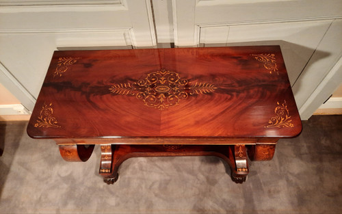 Console d’époque Charles X en acajou et sycomore.
