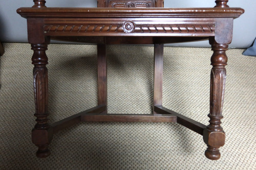 Suite di 12 poltrone in stile rinascimentale