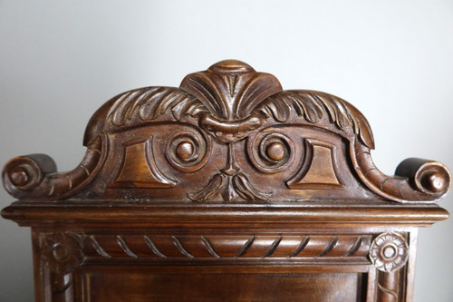 Suite di 12 poltrone in stile rinascimentale