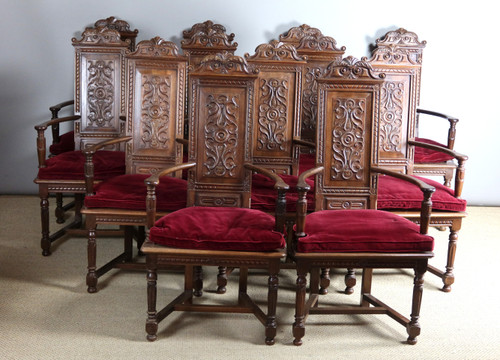 Suite di 12 poltrone in stile rinascimentale