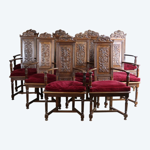 Suite di 12 poltrone in stile rinascimentale