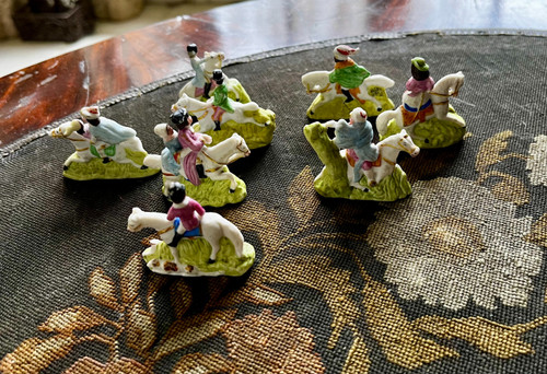 Set di 6 soggetti in porcellana