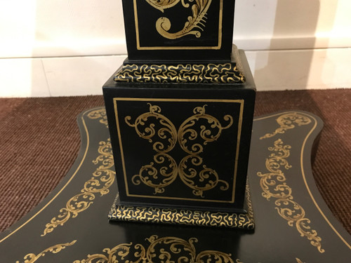 Table à jeux en bois noir et décor de nacre XX ème 