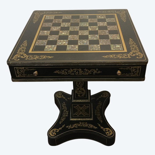 Table à jeux en bois noir et décor de nacre XX ème 