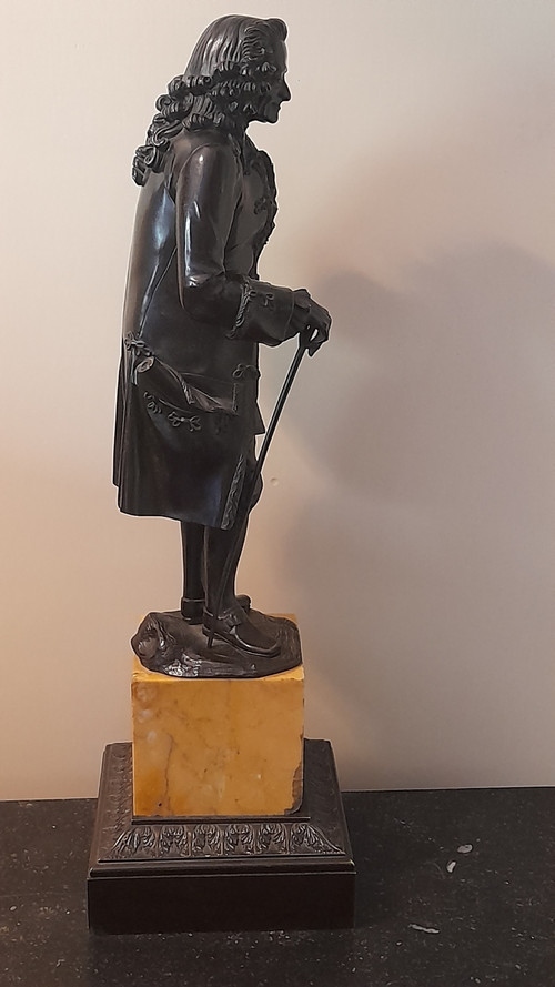 Voltaire (1694~1778) Bronzo patinato su base in marmo di Siena 
