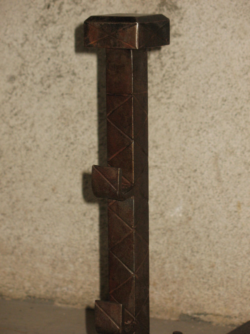 Coppia di candelabri in ferro battuto di epoca Art Déco