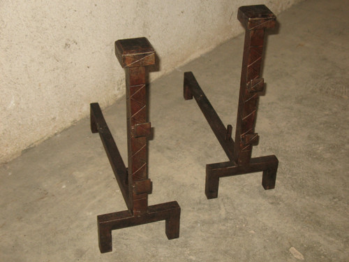 Coppia di candelabri in ferro battuto di epoca Art Déco