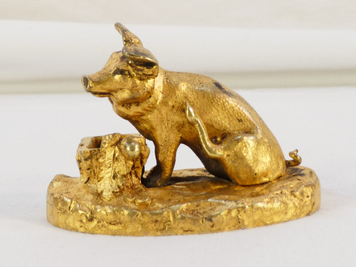 Kleines Schweinchen mit Kübel aus vergoldeter Bronze